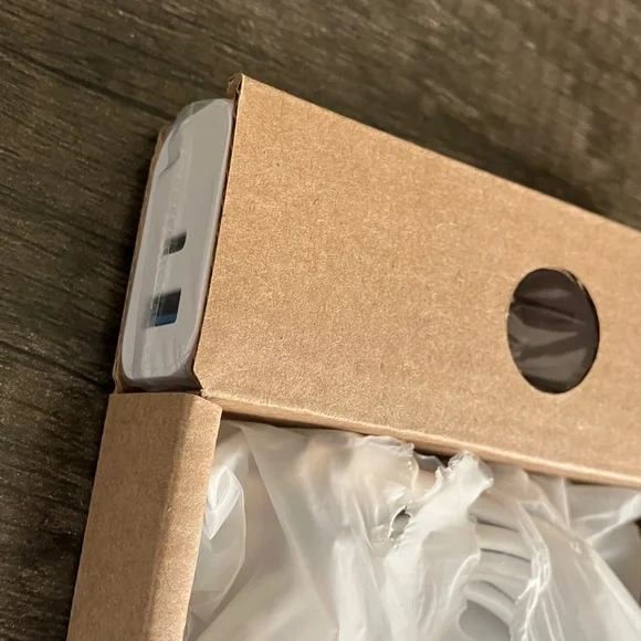 Best Buy Essentials 20W USB-C Wall Charger Kit - Picture 5 of 6